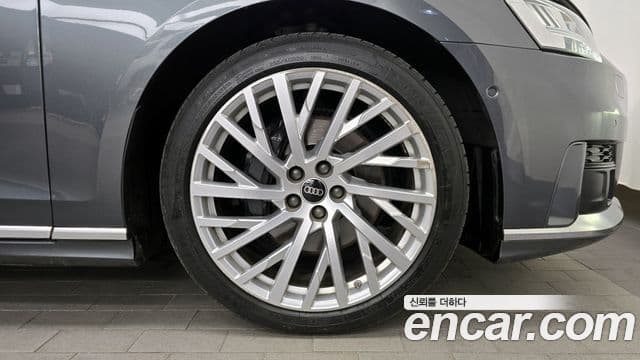 Audi A8 2021 — Photo 32/38