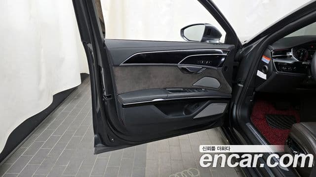 Audi A8 2021 — Photo 30/38