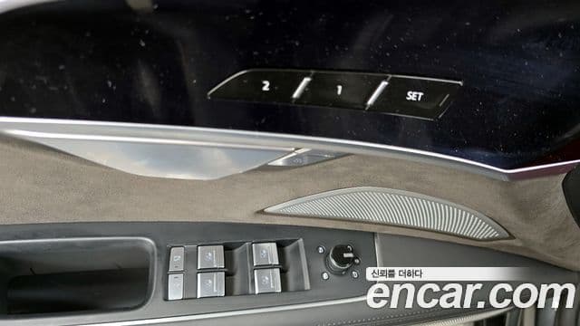 Audi A8 2021 — Photo 8/38