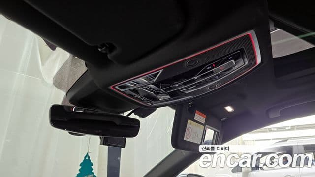 Audi A8 2021 — Photo 28/38