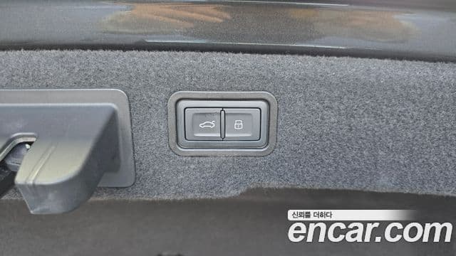 Audi A8 2021 — Photo 24/38