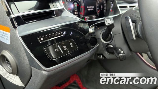 Audi A8 2021 — Photo 3/38
