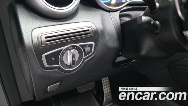 Mercedes-Benz GLC-Class 2022 — Photo 21/28