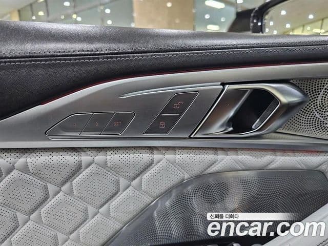 BMW M8 2020 — Photo 2/20