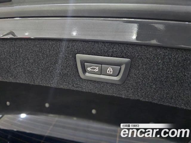 BMW M8 2020 — Photo 15/20