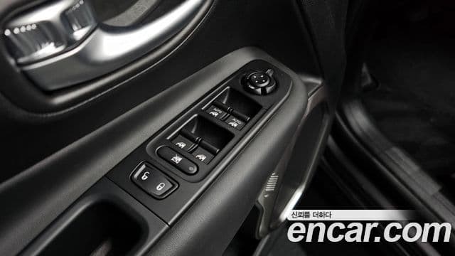 Jeep Renegade 2020 — Фото 13/20