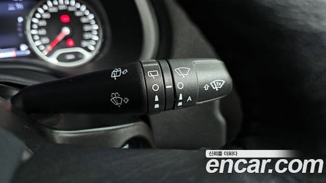 Jeep Renegade 2020 — Фото 16/20