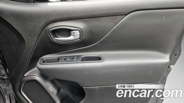 Jeep Renegade 2020 — Photo 23/32