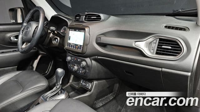Jeep Renegade 2020 — Photo 17/32
