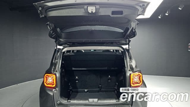 Jeep Renegade 2020 — Photo 24/32