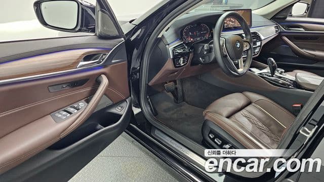 BMW 5 Series 2022 — ფოტო 10/20