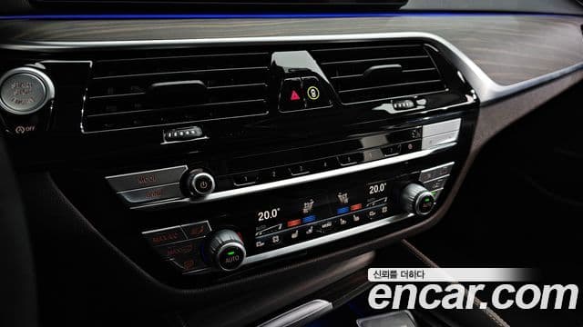 BMW 5 Series 2022 — ფოტო 18/20