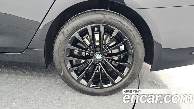 BMW 5 Series 2022 — ფოტო 14/35