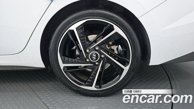 Hyundai The New Avante Hybrid 2020 — Photo 16/35