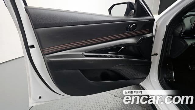 Hyundai The New Avante Hybrid 2020 — Photo 17/35