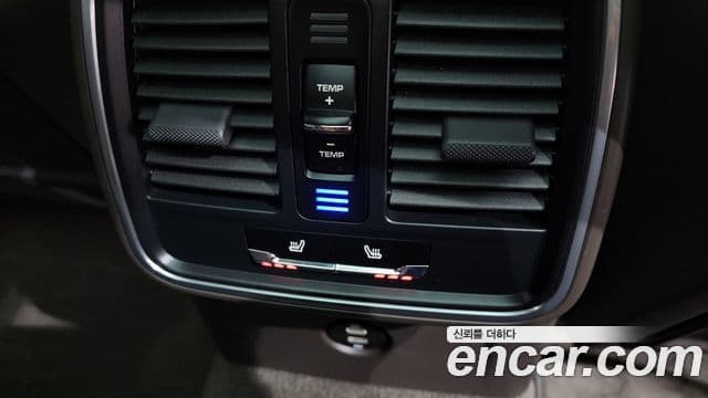 Porsche Macan 2021 — Şəkil 18/20