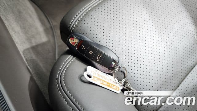 Porsche Macan 2021 — Şəkil 26/34