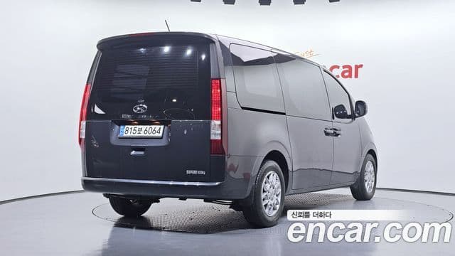 Hyundai Staria 2022 — ფოტო 2/20