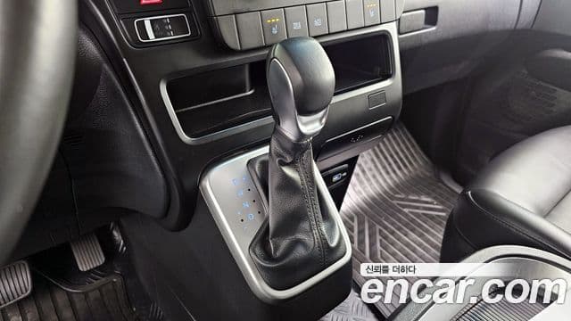 Hyundai Staria 2022 — ფოტო 9/20