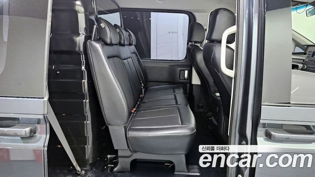 Hyundai Staria 2022 — ფოტო 11/20