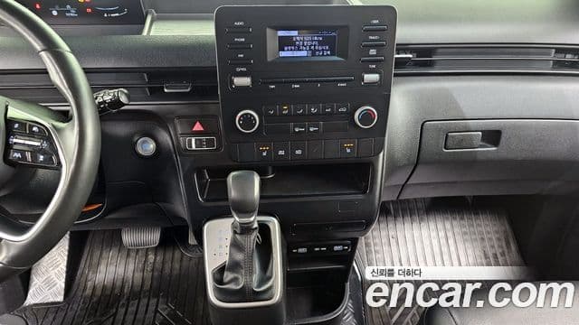 Hyundai Staria 2022 — ფოტო 14/20