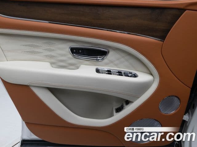 Bentley Bentayga 2024 — Şəkil 13/20