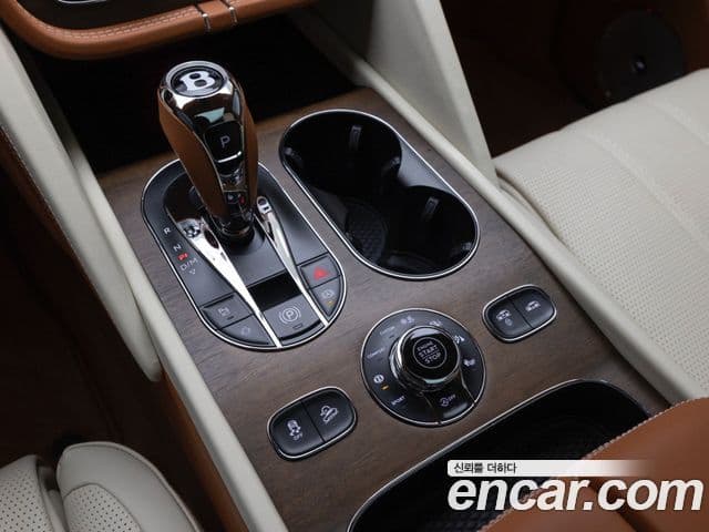 Bentley Bentayga 2024 — Şəkil 15/20