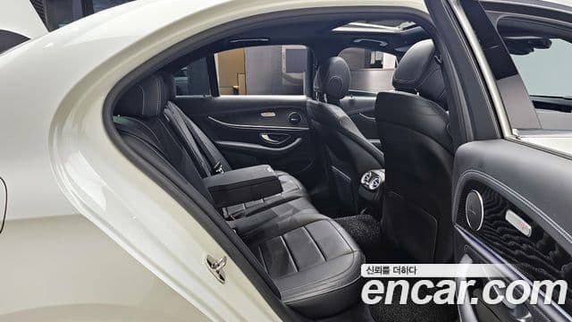 Mercedes-Benz E-Class 2020 — фото 11 из 20