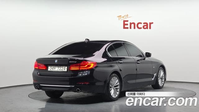 BMW 5 Series 2018 — ფოტო 2/20