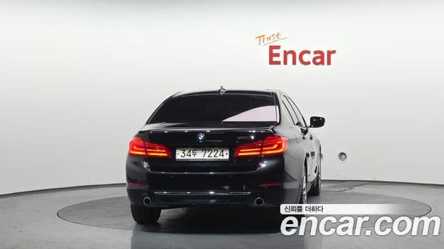 BMW 5 Series 2018 — ფოტო 4/20