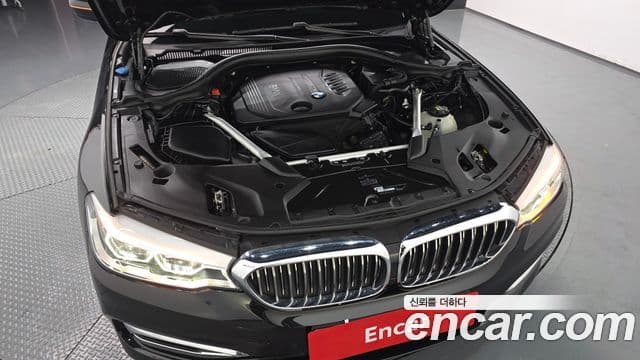 BMW 5 Series 2018 — ფოტო 6/20