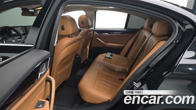 BMW 5 Series 2018 — ფოტო 11/20