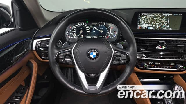 BMW 5 Series 2018 — ფოტო 14/20