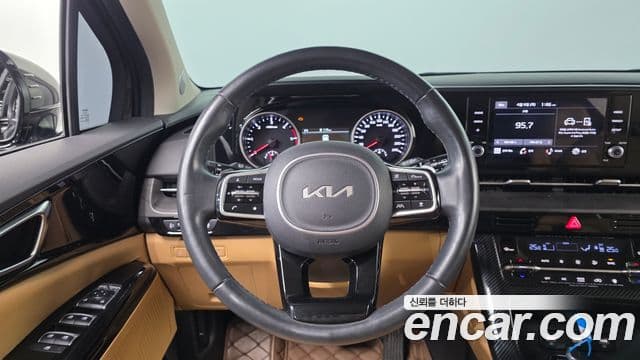 Kia Carnival 2022 — фото 14 из 20