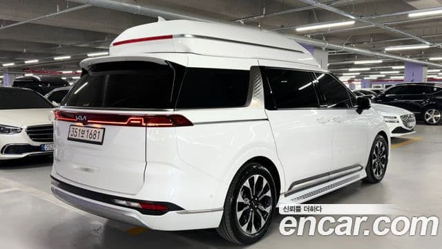 Kia Carnival 2022 — ფოტო 6/20