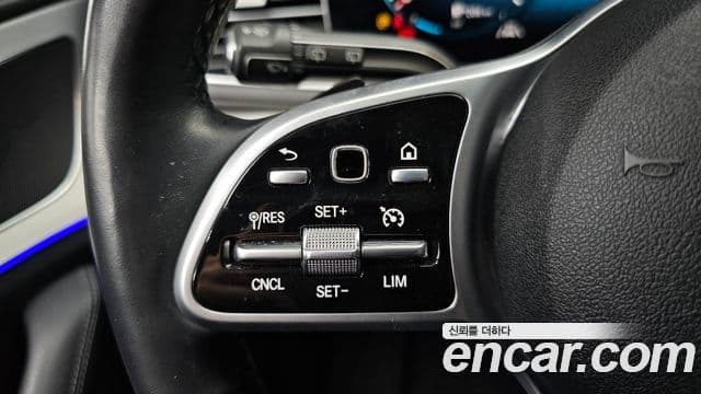 Mercedes-Benz GLE-Class 2019 — Photo 4/35