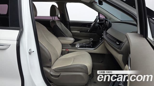 Kia Carnival 2020 — Фото 11/20