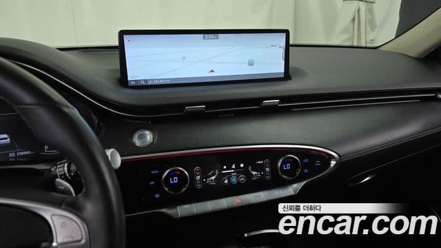 Genesis GV70 2021 — ფოტო 14/20