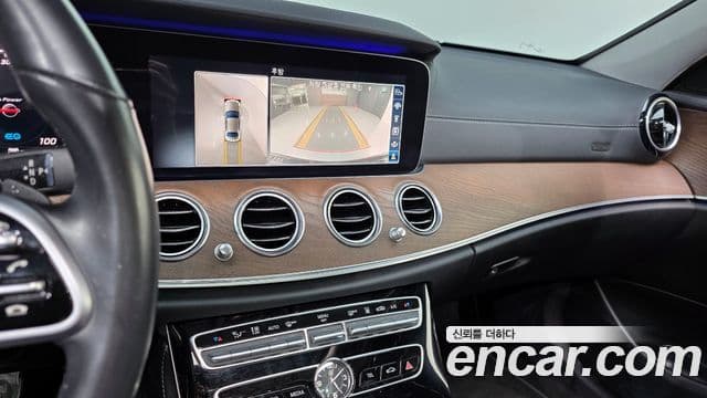 Mercedes-Benz E-Class 2019 — Şəkil 17/20