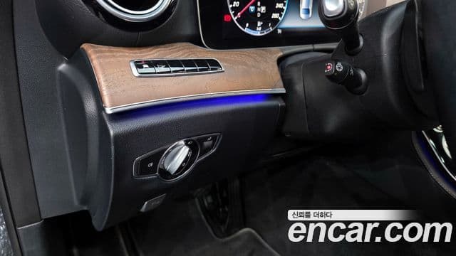 Mercedes-Benz E-Class 2019 — Şəkil 18/20
