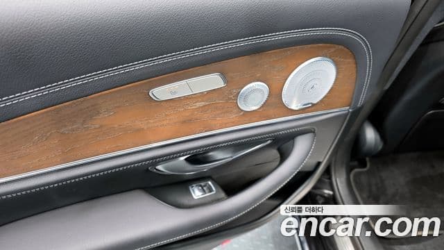 Mercedes-Benz E-Class 2019 — Şəkil 19/20