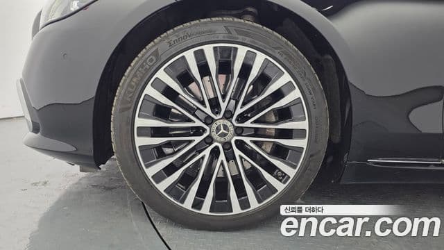 Mercedes-Benz S-Class 2023 — Photo 7/20
