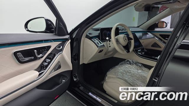 Mercedes-Benz S-Class 2023 — Photo 17/20