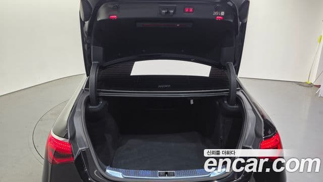 Mercedes-Benz S-Class 2023 — Photo 12/20