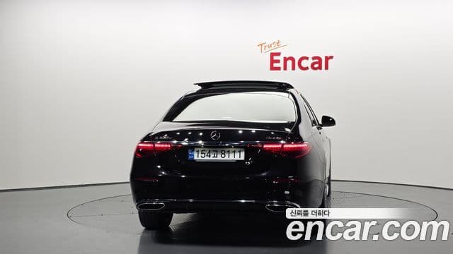 Mercedes-Benz S-Class 2023 — Photo 18/32