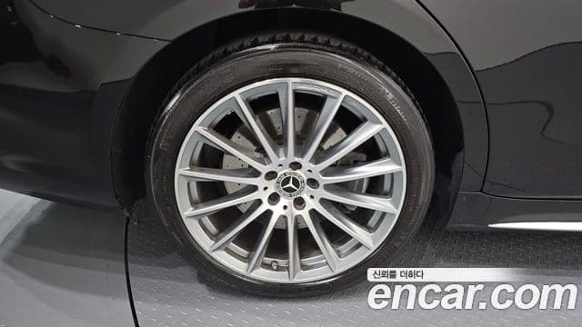 Mercedes-Benz S-Class 2023 — Photo 20/32