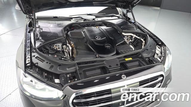 Mercedes-Benz S-Class 2023 — Photo 4/32