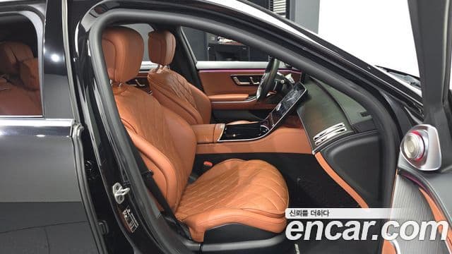 Mercedes-Benz S-Class 2023 — Photo 27/32