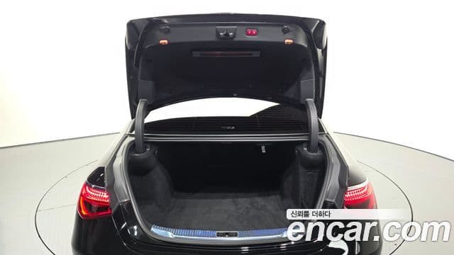 Mercedes-Benz S-Class 2023 — Photo 25/32