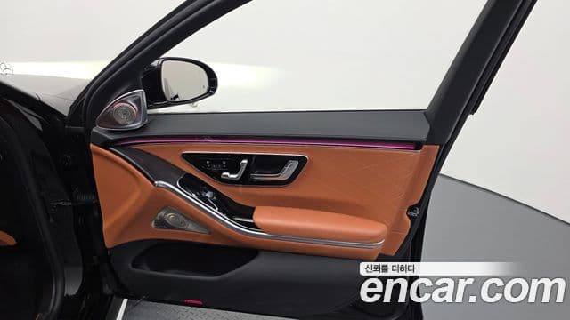 Mercedes-Benz S-Class 2023 — Photo 19/32
